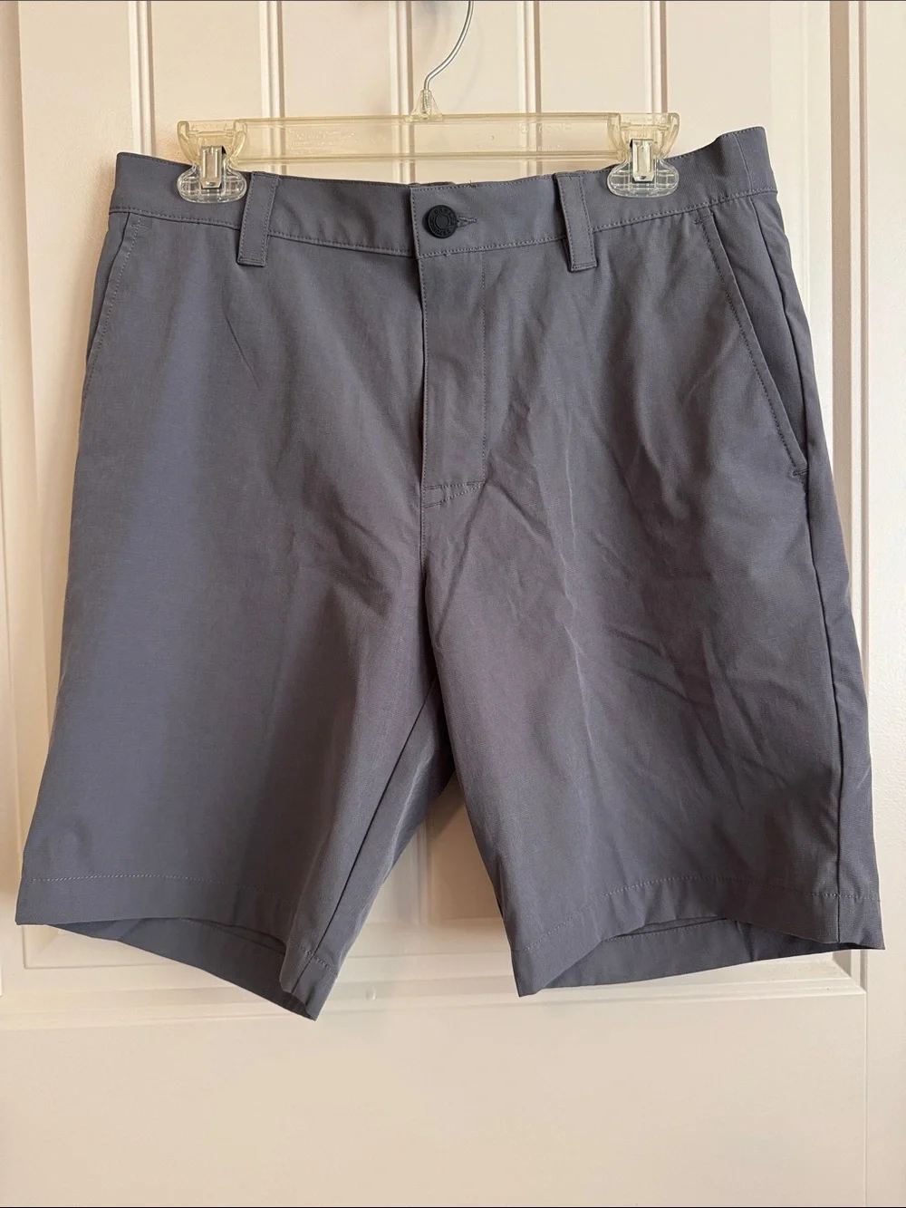Like New! Banana Republic Men's Gray Performance Flat-Front Shorts